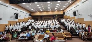 एमबीबीएस 2026 बैच का व्हाइट कोट समारोह