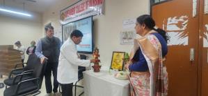 BRD मेडिकल कॉलेज और गवर्नमेंट कॉलेज ऑफ नर्सिंग में संचार कौशल पर विशेष प्रशिक्षण सत्र आयोजित

BRD मेडिकल कॉलेज के प्रिंसिपल एवं डीन डॉ. रामकुमार जायसवाल तथा गवर्नमेंट कॉलेज ऑफ नर्सिंग की प्रिंसिपल डॉ. अल्का सक्सेना के मार्गदर्शन में आज नर्सिंग विद्यार्थियों के लिए “संचार कौशल (Communication Skills)” पर एक दिवसीय प्रशिक्षण सत्र आयोजित किया गया।